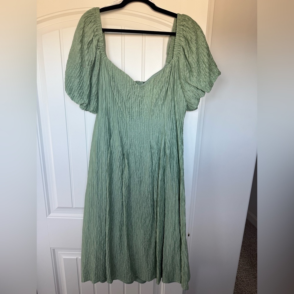 Lulu's Sage Green midi Dress
